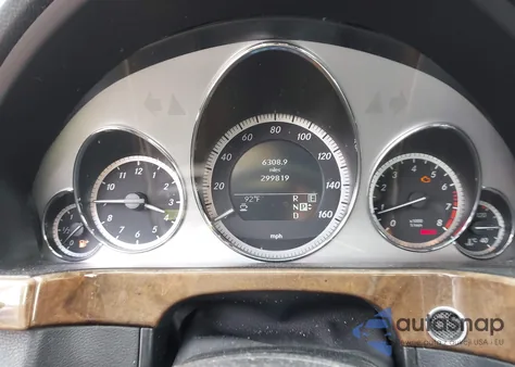 2011 Mercedes-Benz E 550 4Matic из США, поврежденный, VIN WDDHF9AB4BA415685